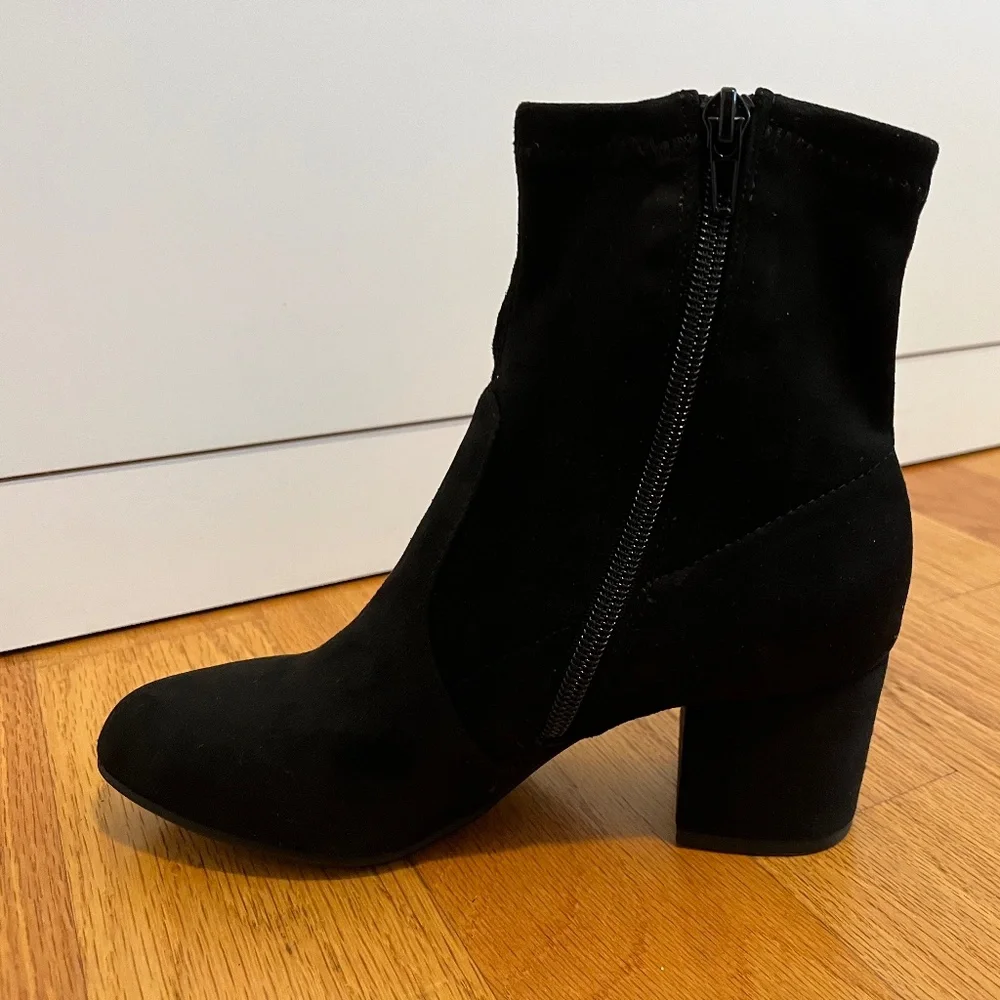 NEW Size 5.5 Steve Madden Irven Black Faux Suede booties in Original Box - Picture 4 of 7